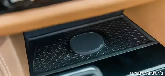 Nissan наконец-то исправил беспроводную зарядку, если только у вас не тот телефон | Carscoops